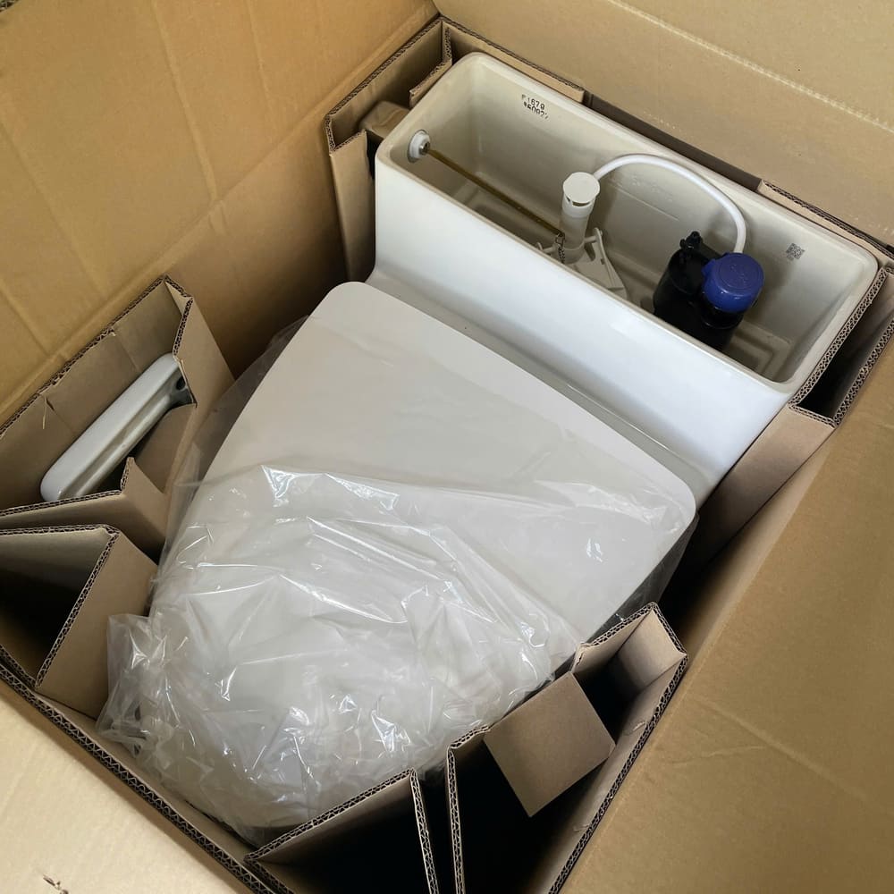 Bồn cầu 1 khối COTTO C105257 nắp êm dòng Riviera Pro