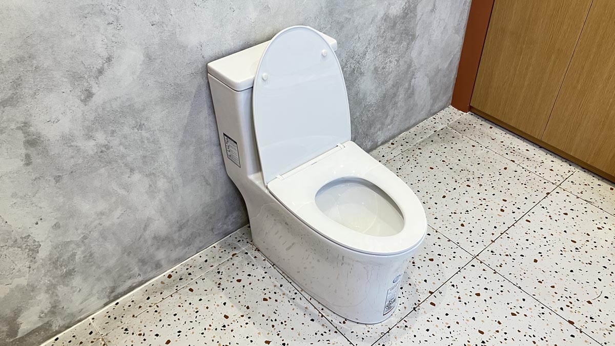 Bồn cầu 1 khối COTTO C105607 nắp êm dòng Vista