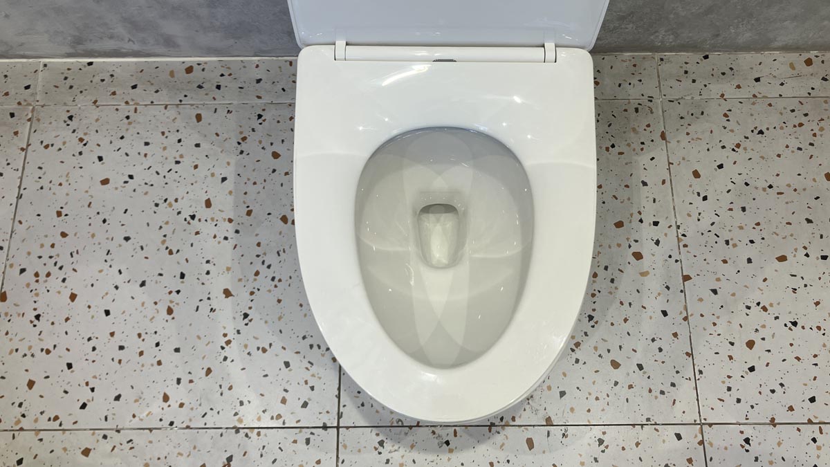 Bồn cầu 1 khối COTTO C105607 nắp êm dòng Vista