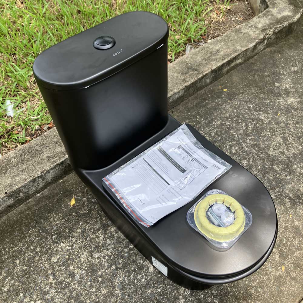 Bồn cầu 1 khối nắp đóng êm dòng Klirr COTTO C11007MBK màu đen mờ