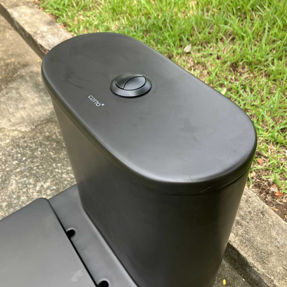 Bồn cầu 1 khối nắp đóng êm dòng Klirr COTTO C11007MBK màu đen mờ