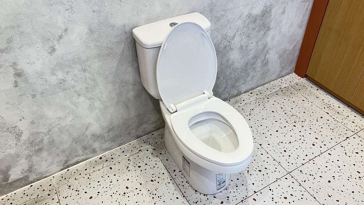 Bồn cầu 2 khối COTTO C13330 nắp êm dòng Sella