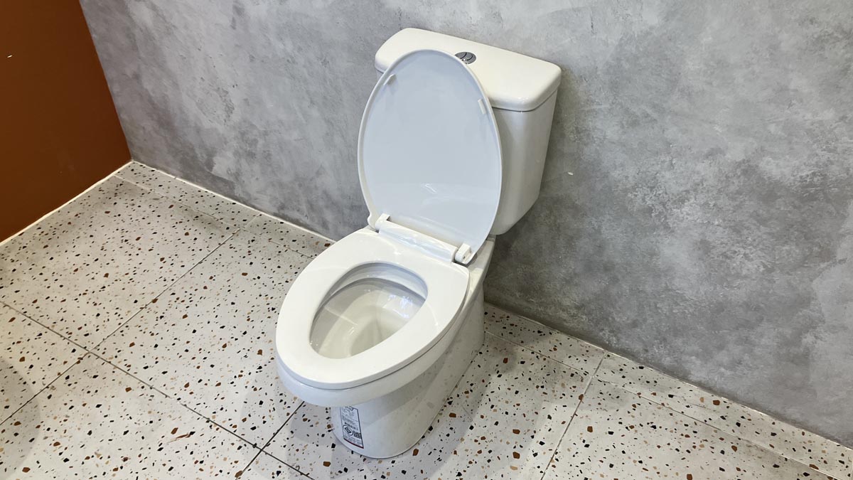 Bồn cầu 2 khối COTTO C13330 nắp êm dòng Sella