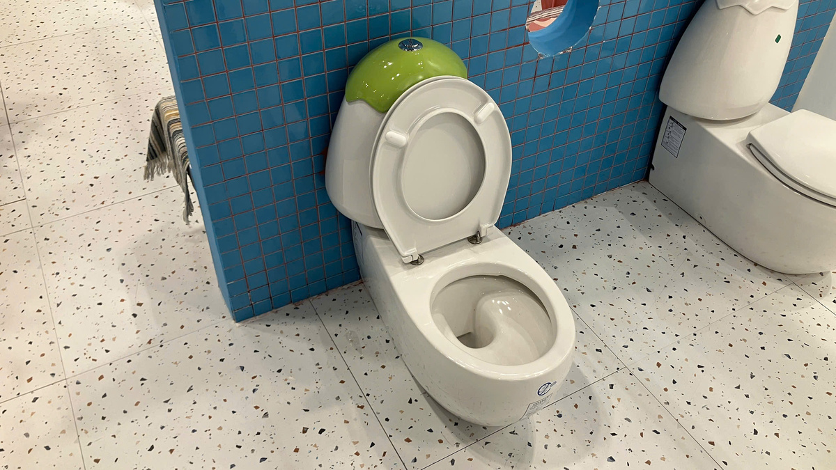 Bồn cầu 2 khối trẻ em thoát sàn dòng Googai COTTO C15037