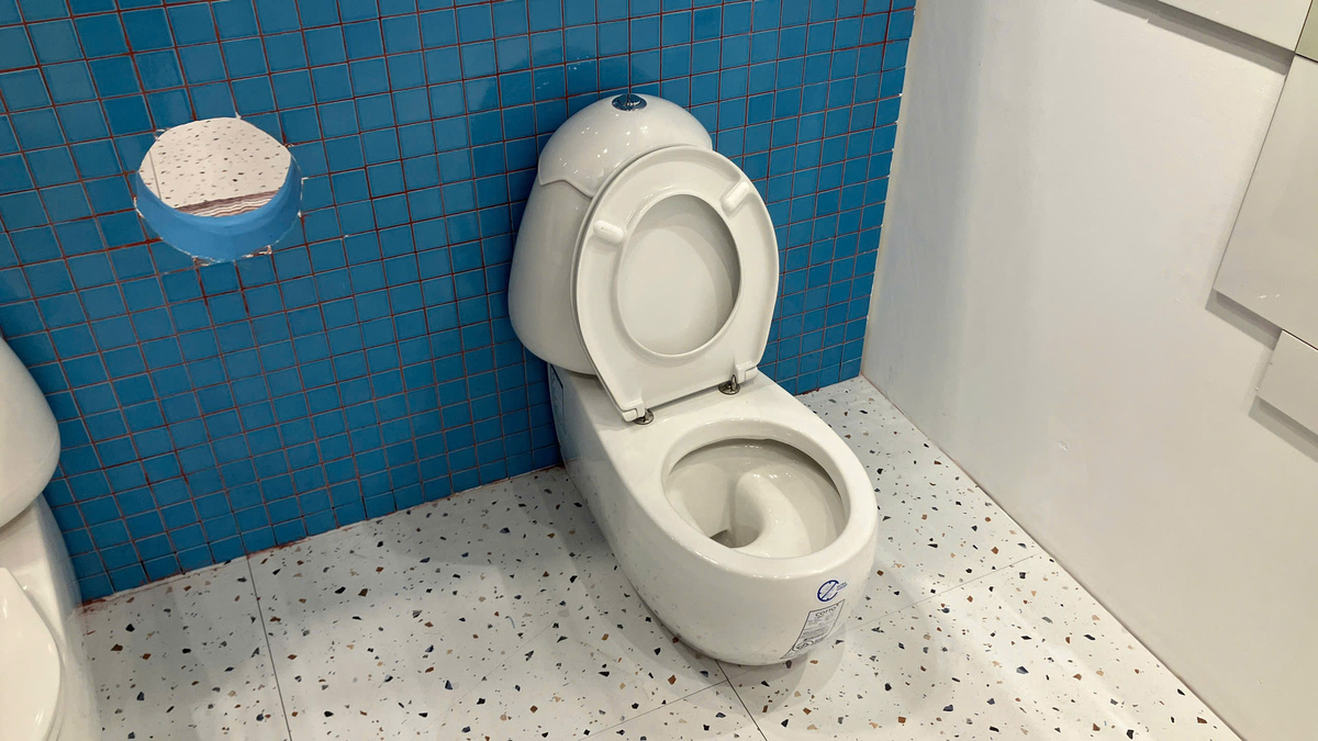 Bồn cầu 2 khối trẻ em thoát sàn dòng Googai COTTO C15037