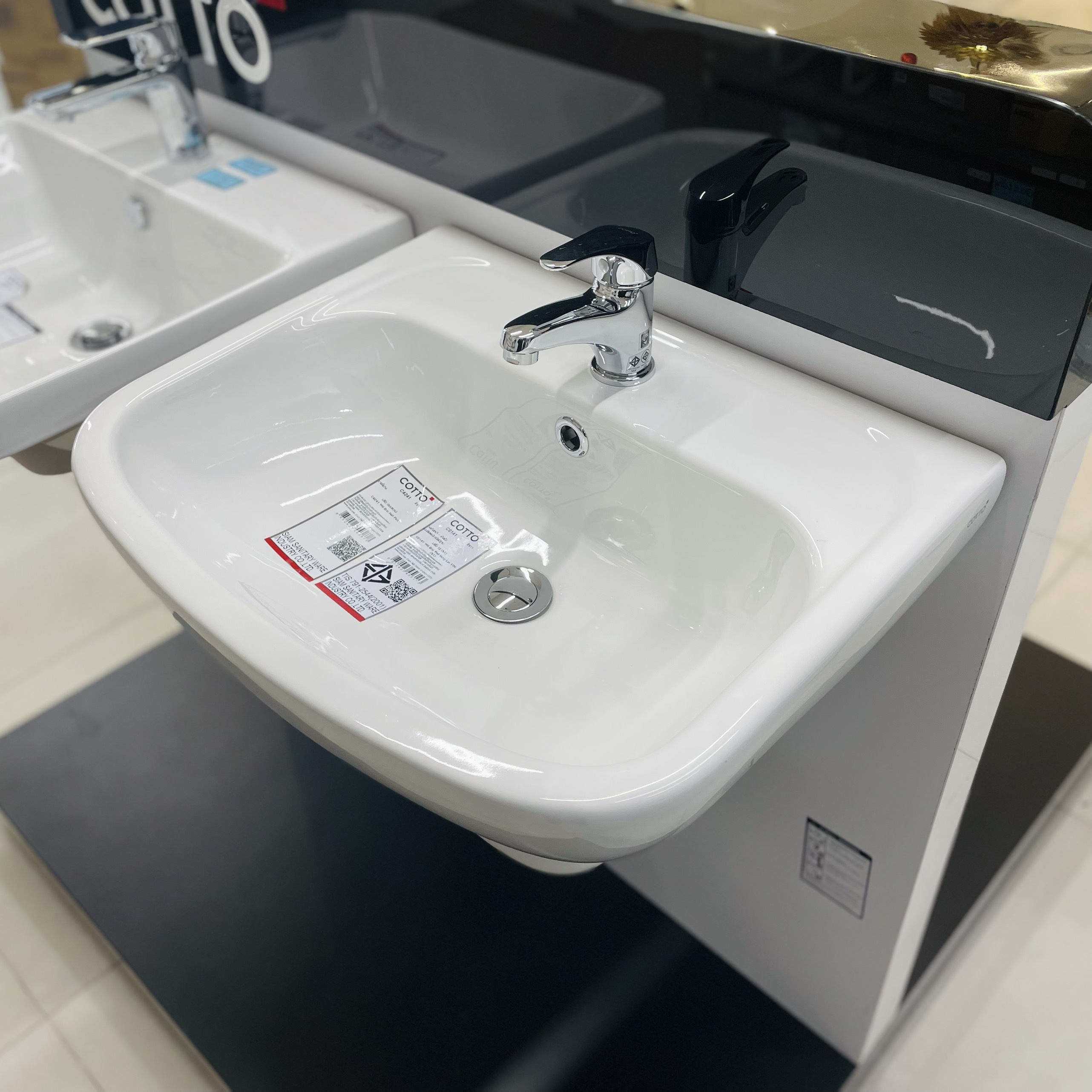 Chậu lavabo treo tường COTTO C0141
