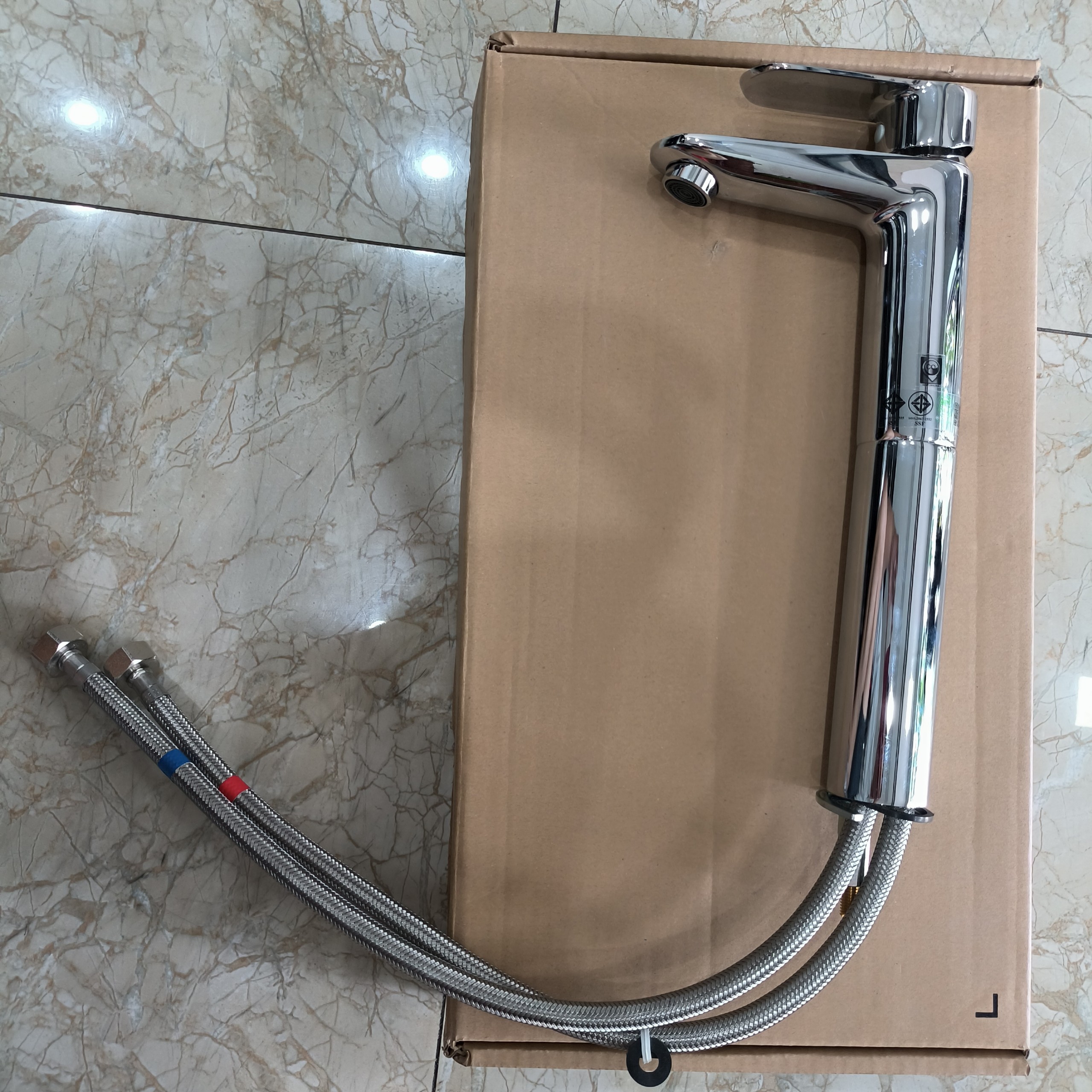 Vòi chậu lavabo COTTO CT2402AY nóng lạnh thân cao Waltz