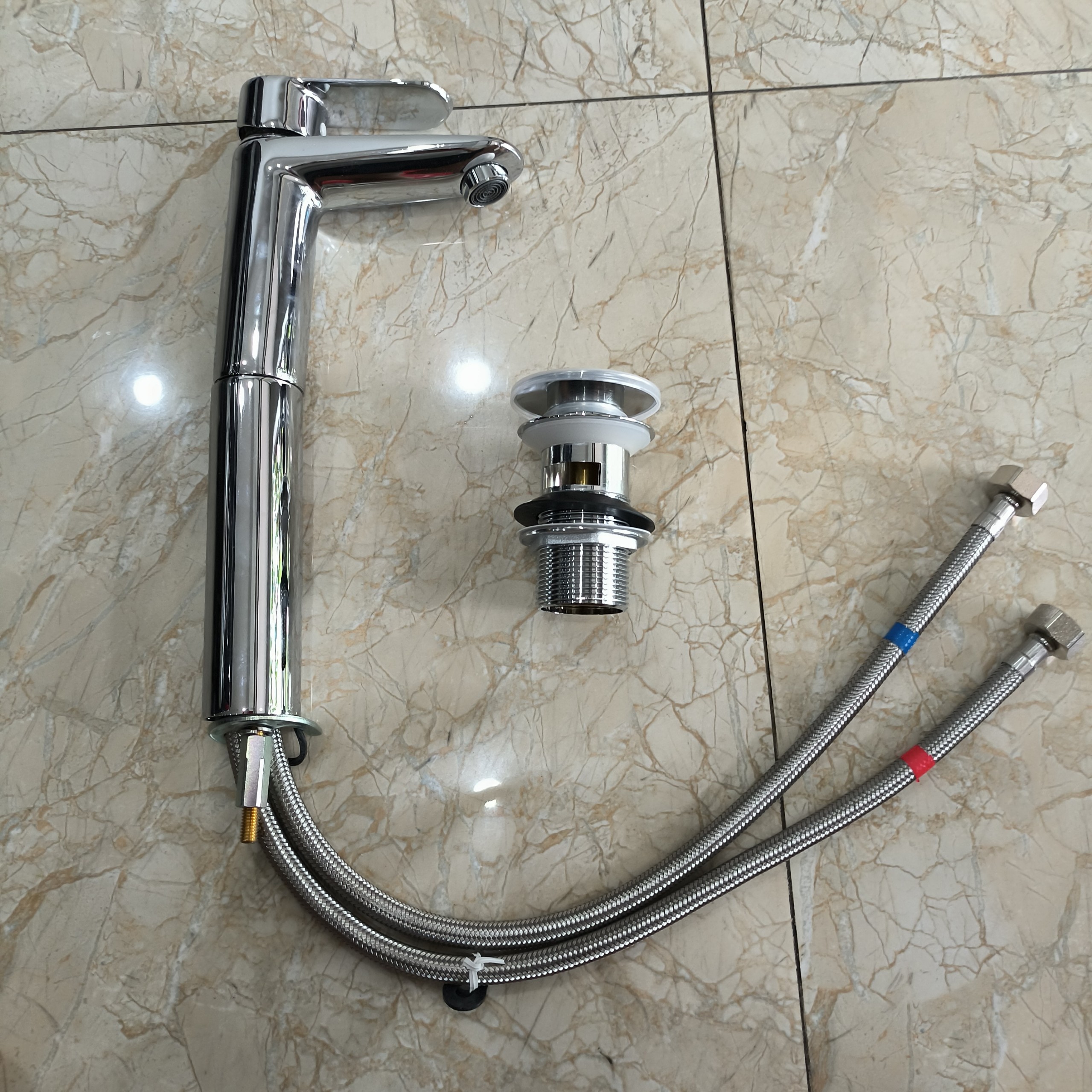 Vòi chậu lavabo COTTO CT2402AY nóng lạnh thân cao Waltz