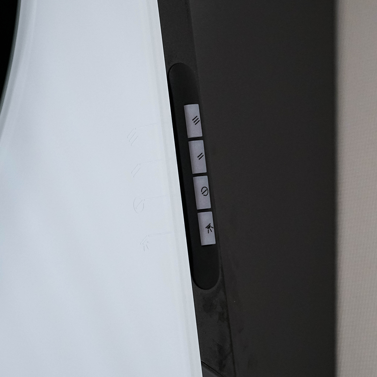 Máy hút mùi áp tường ELICA MINI OM