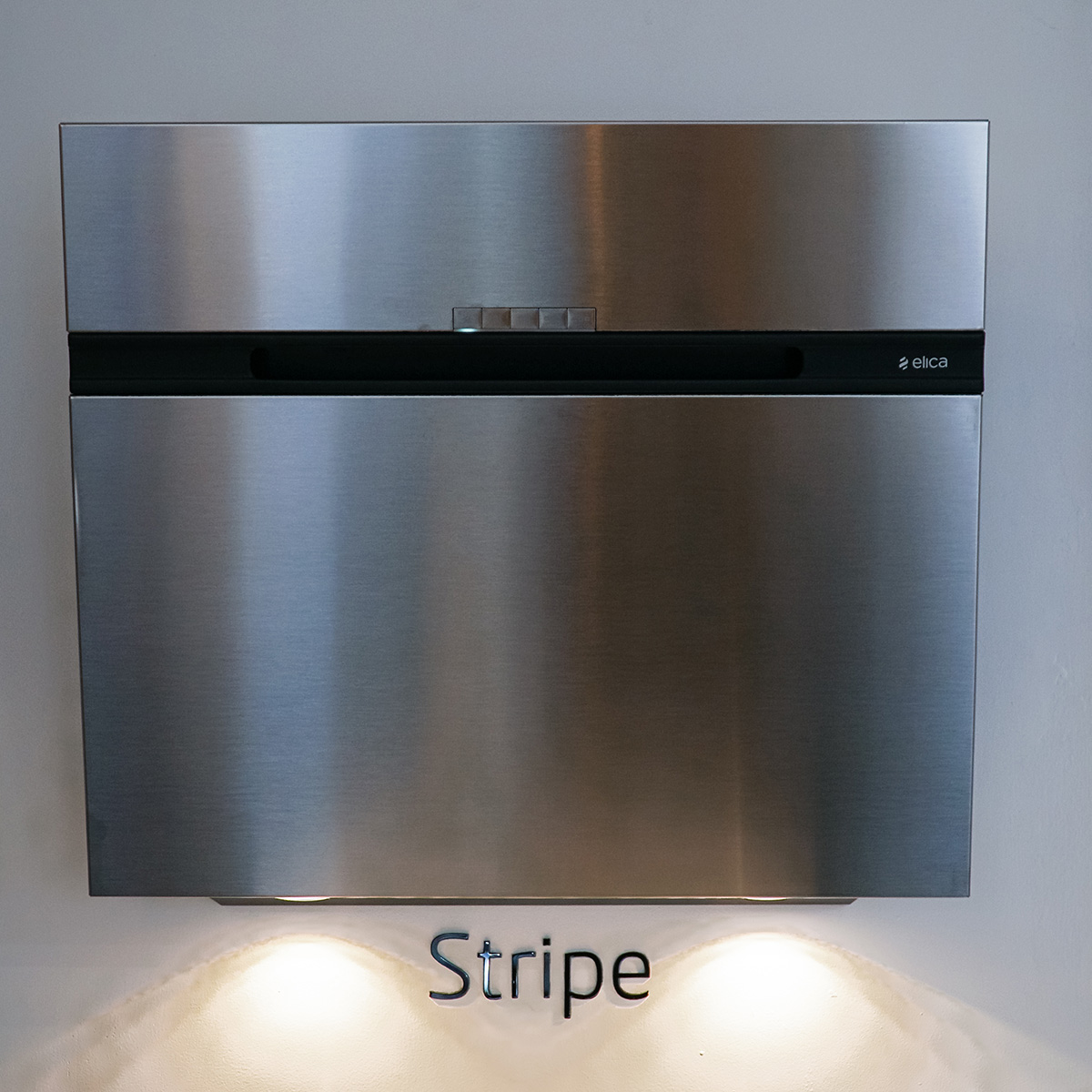 Máy hút mùi áp tường ELICA STRIPE