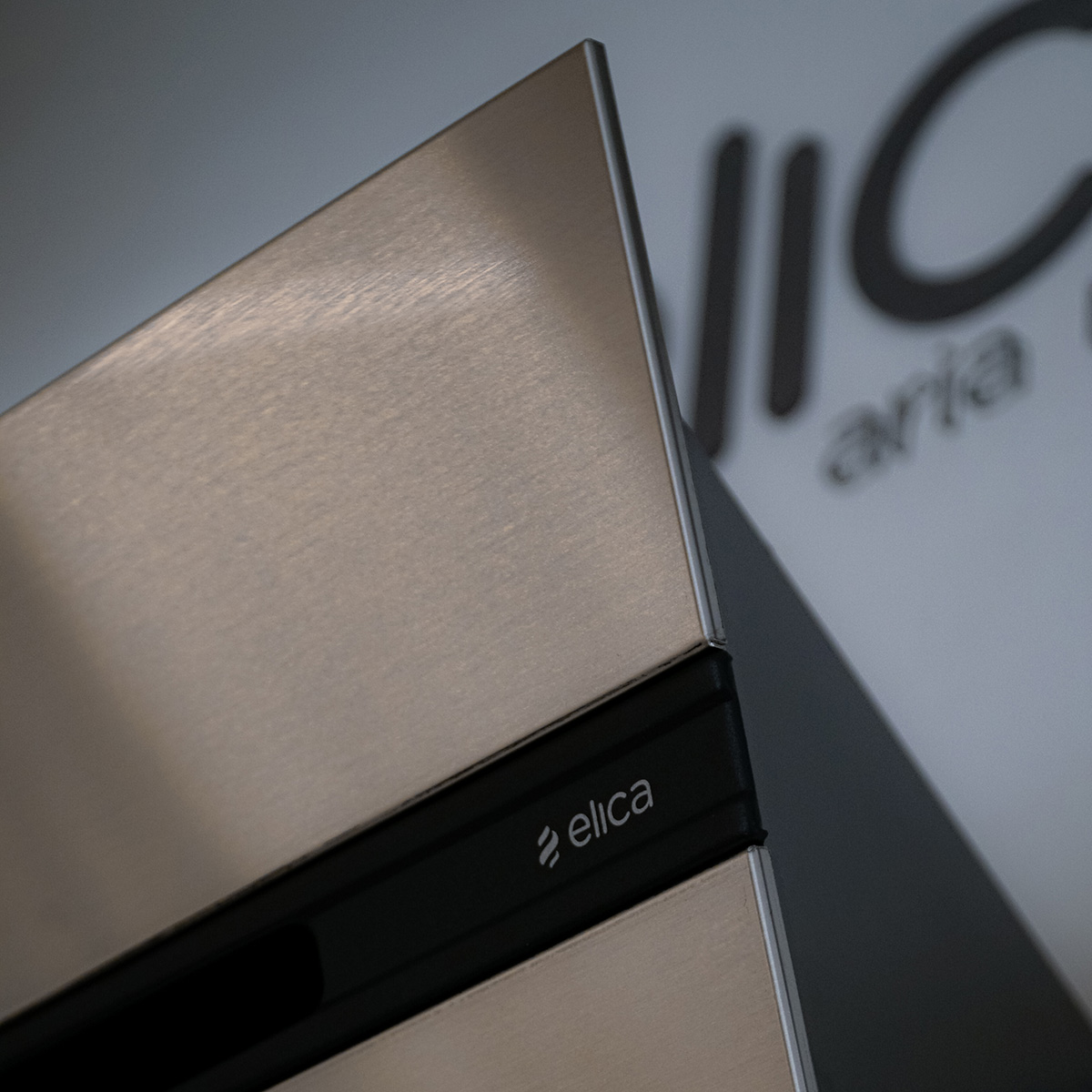 Máy hút mùi áp tường ELICA STRIPE