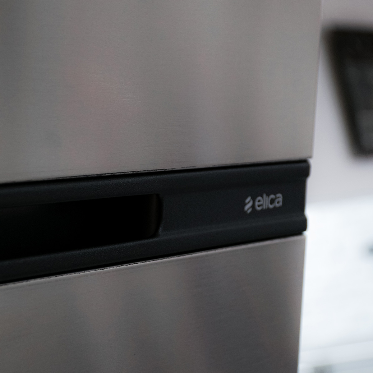 Máy hút mùi áp tường ELICA STRIPE