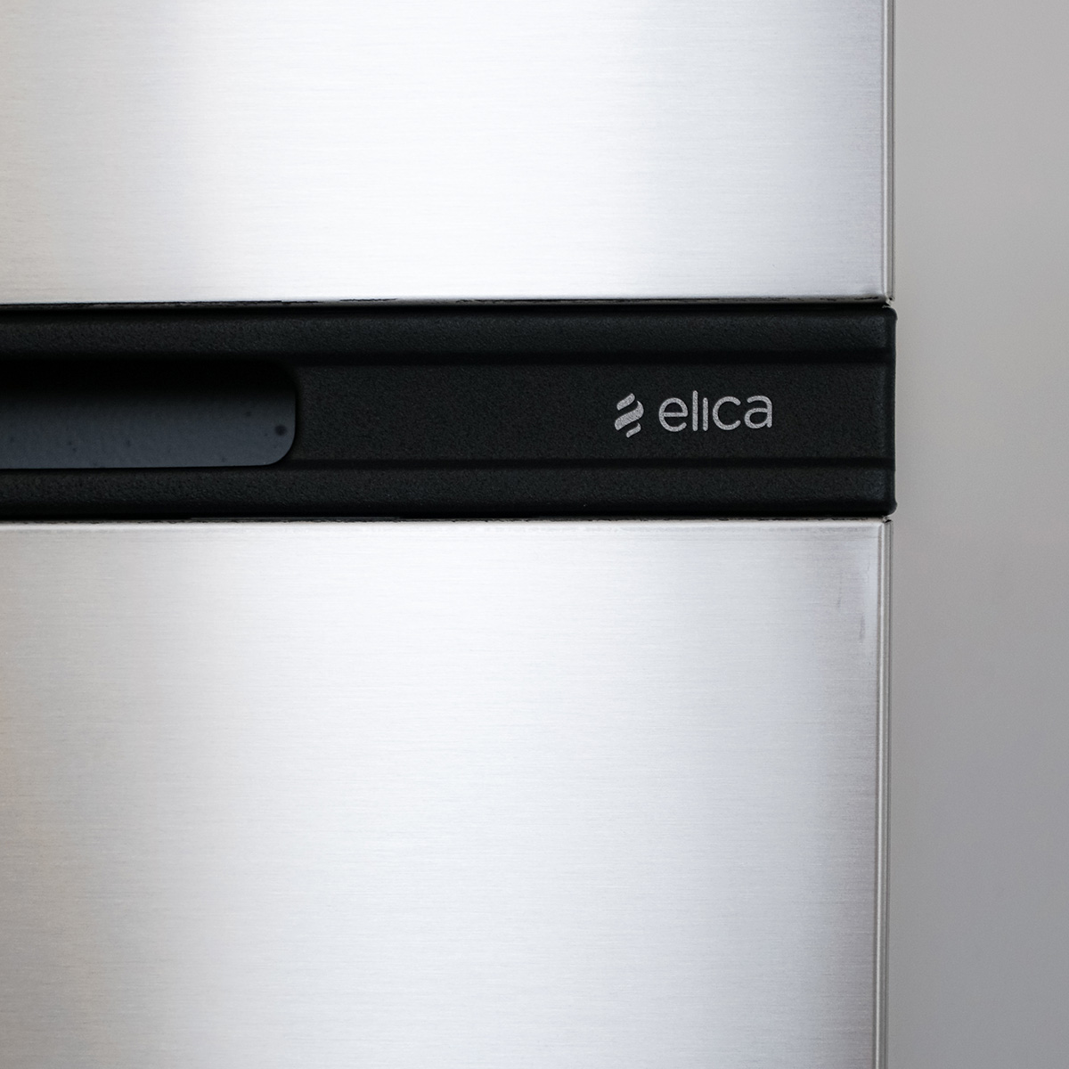 Máy hút mùi áp tường ELICA STRIPE