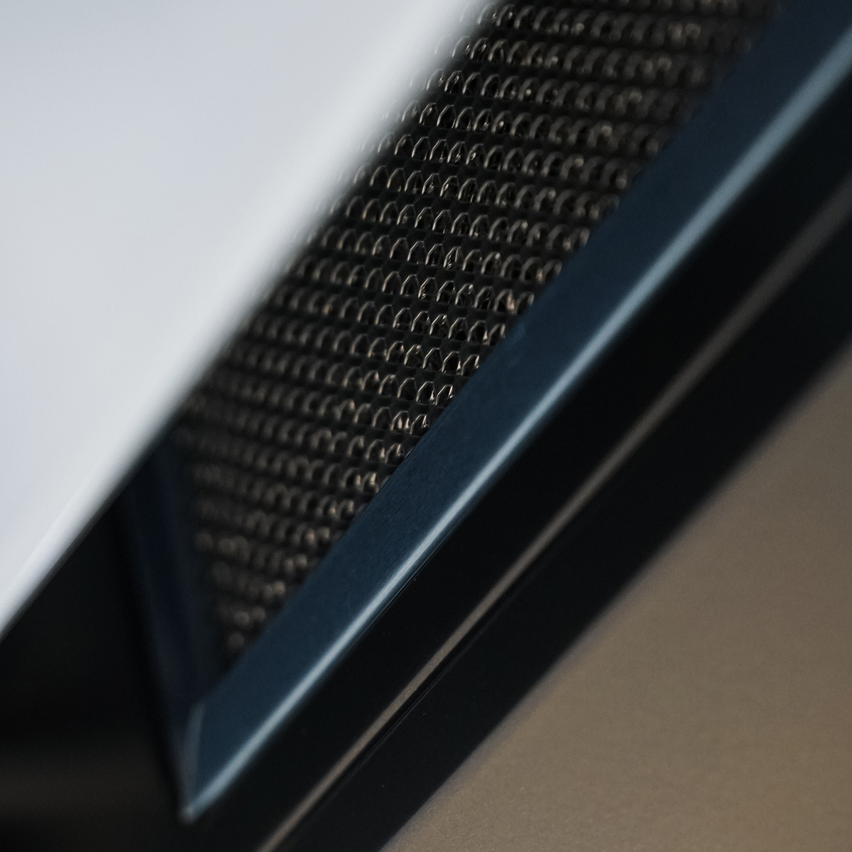 Máy hút mùi áp tường mặt kính vát ELICA L'ESSENZA