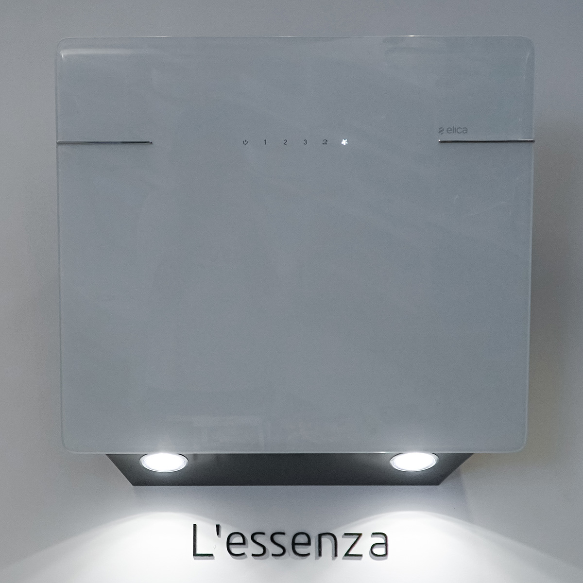 Máy hút mùi áp tường mặt kính vát ELICA L'ESSENZA