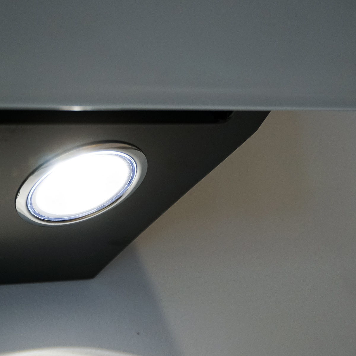 Máy hút mùi áp tường mặt kính vát ELICA L'ESSENZA