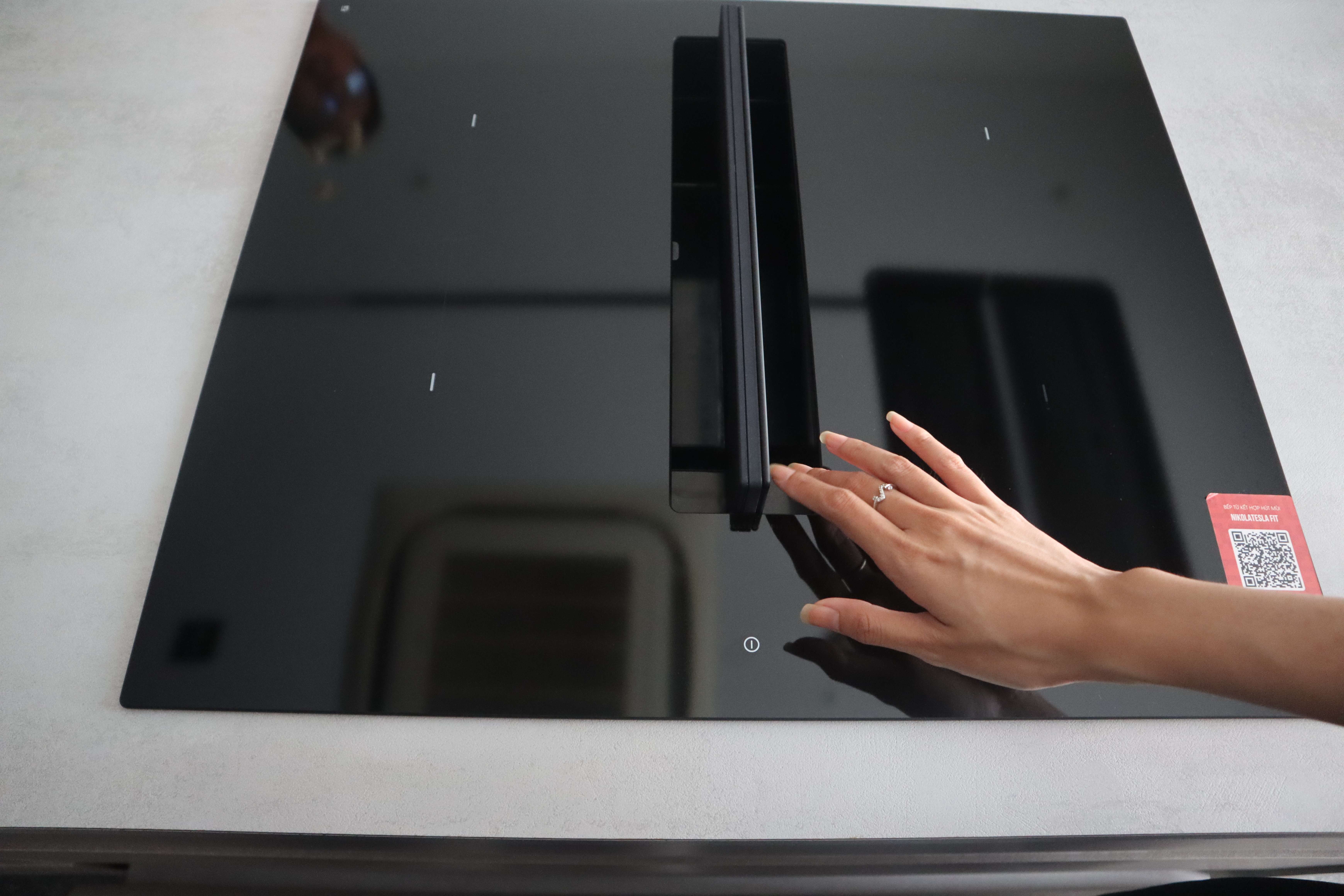 Bếp từ kết hợp hút mùi ELICA NikolaTesla FIT