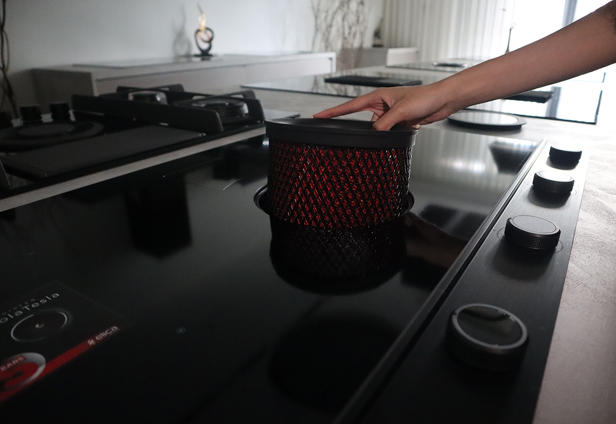 Bếp từ kết hợp hút mùi ELICA NikolaTesla Unplugged