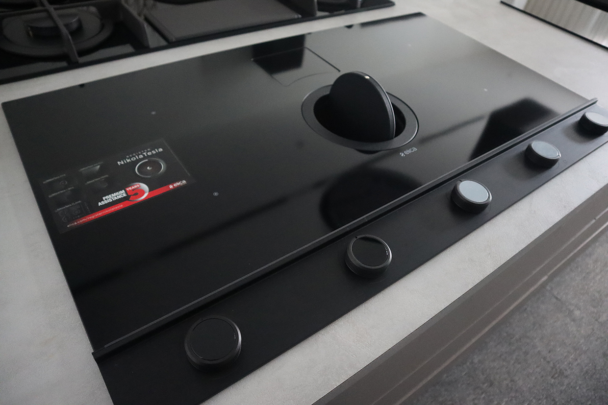 Bếp từ kết hợp hút mùi ELICA NikolaTesla Unplugged