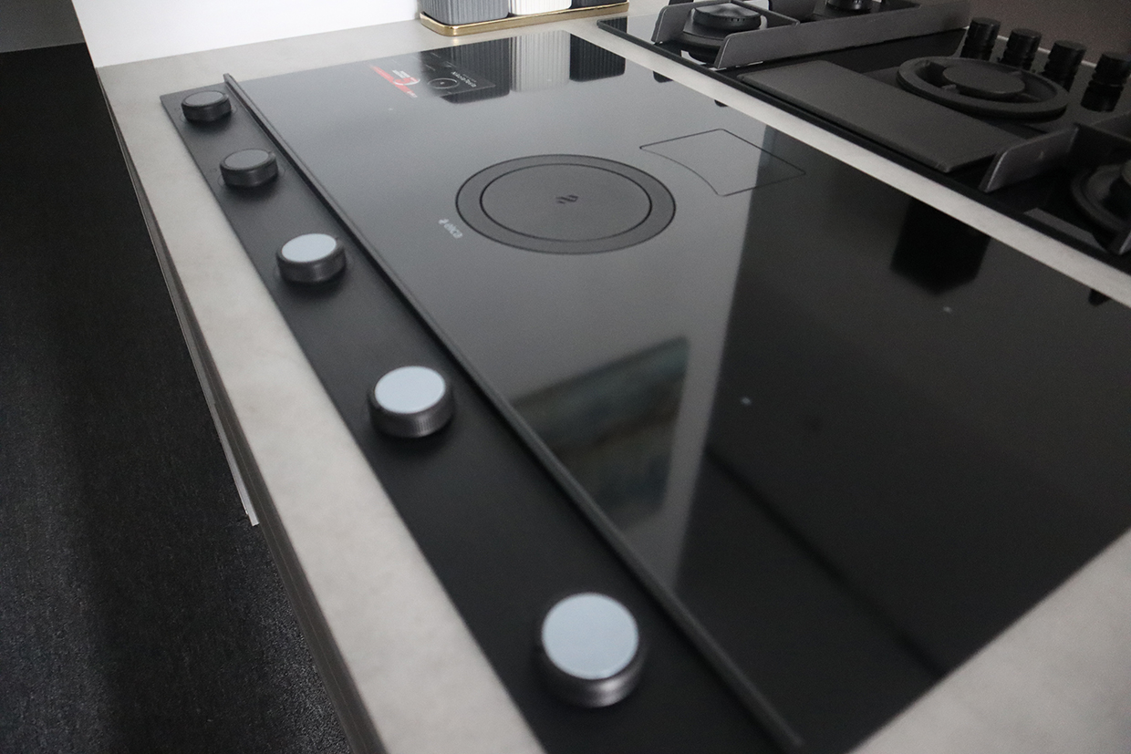 Bếp từ kết hợp hút mùi ELICA NikolaTesla Unplugged