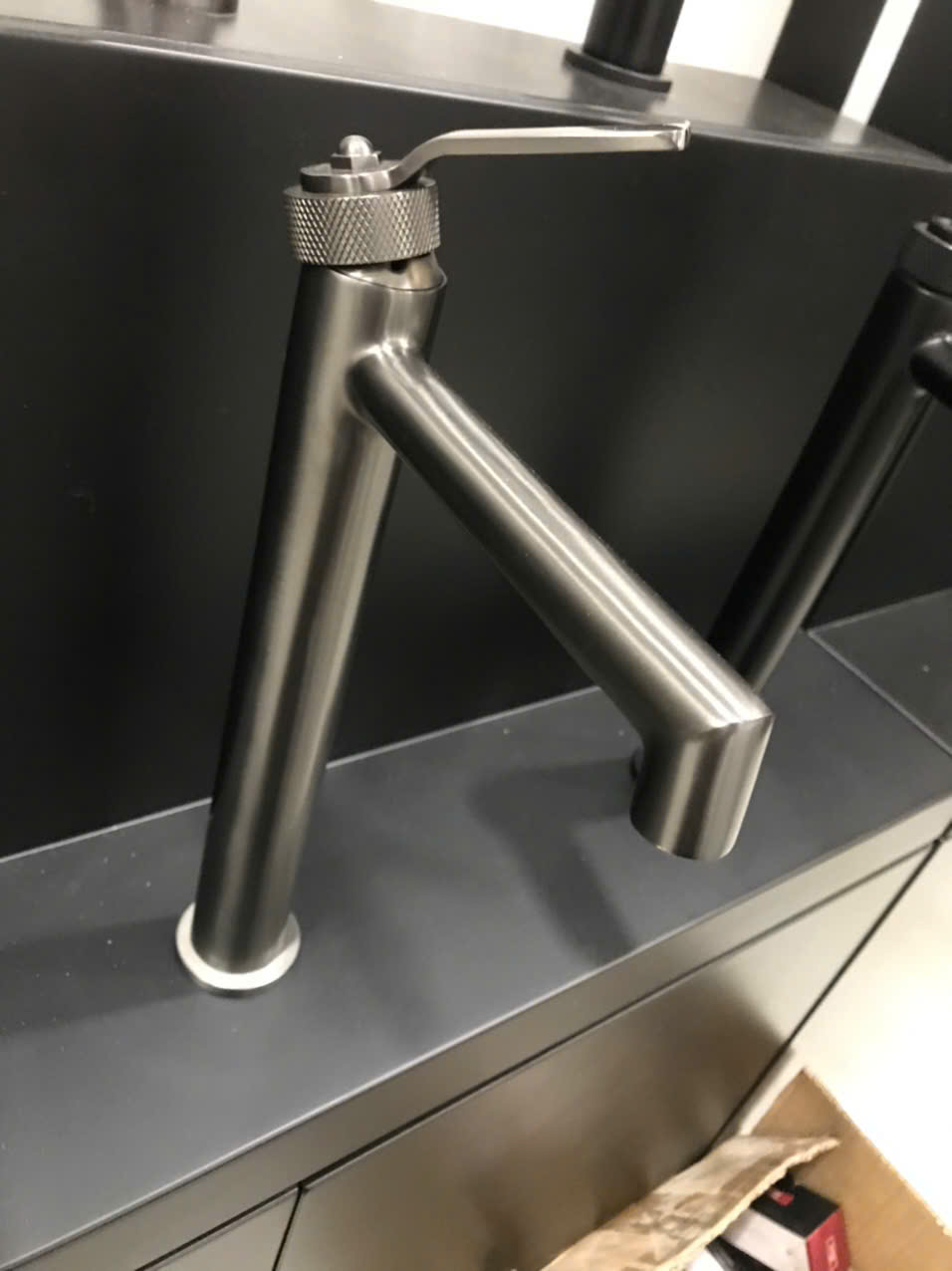 Vòi lavabo nóng lạnh thân cao Esslinger ES-28715-2-615QS