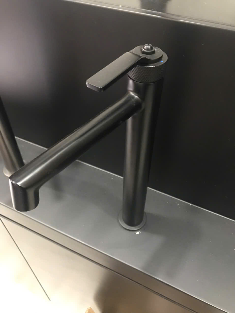 Vòi lavabo nóng lạnh thân cao Esslinger ES-28715-617H