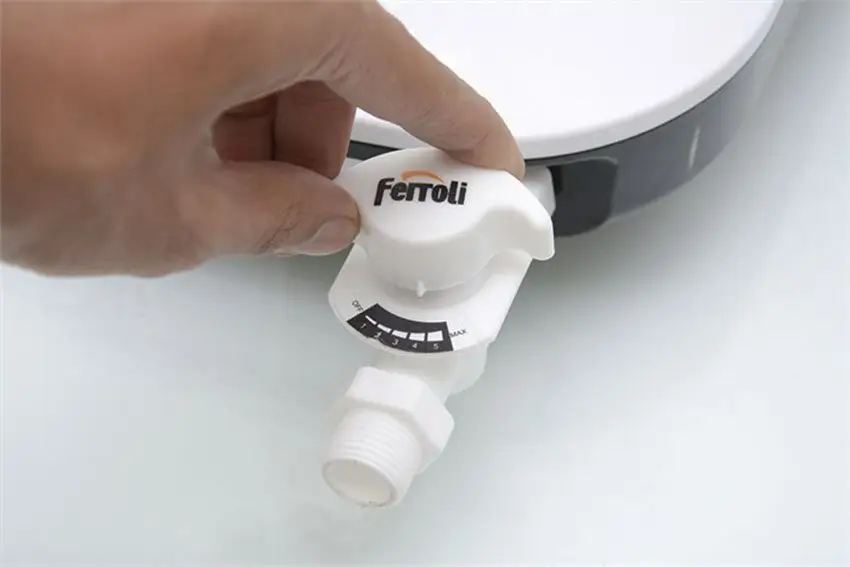 Máy nước nóng trực tiếp Ferroli Divo SDN hiển thị nhiệt độ