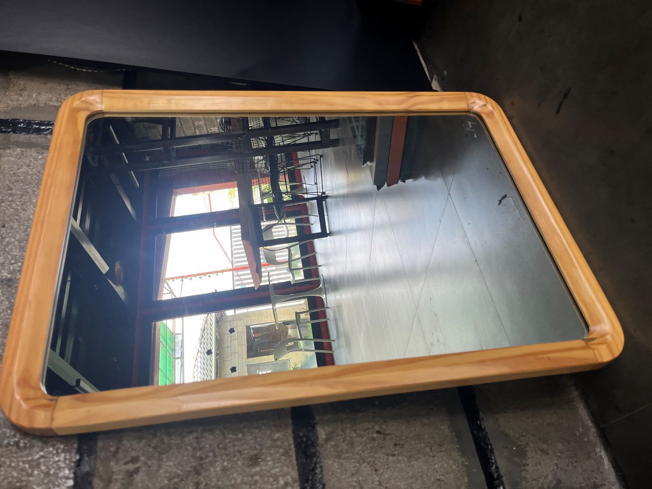 Gương viền gỗ Thông GLS BF46R30 chữ nhật đứng 50x70cm