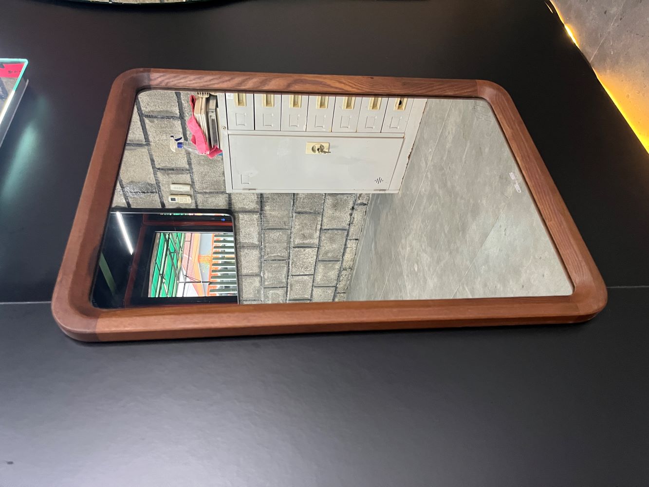 Gương viền gỗ Tần Bì GLS BF48R30 chữ nhật đứng 50x70cm