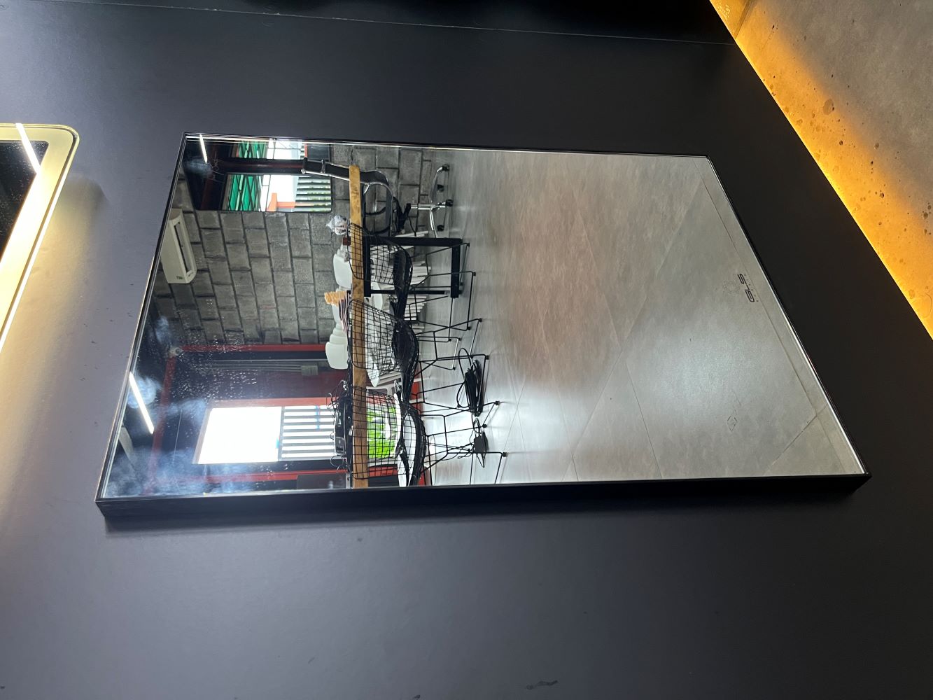 Gương viền nhôm màu Black Brushed GLS BF5BR30 chữ nhật đứng 50x70cm