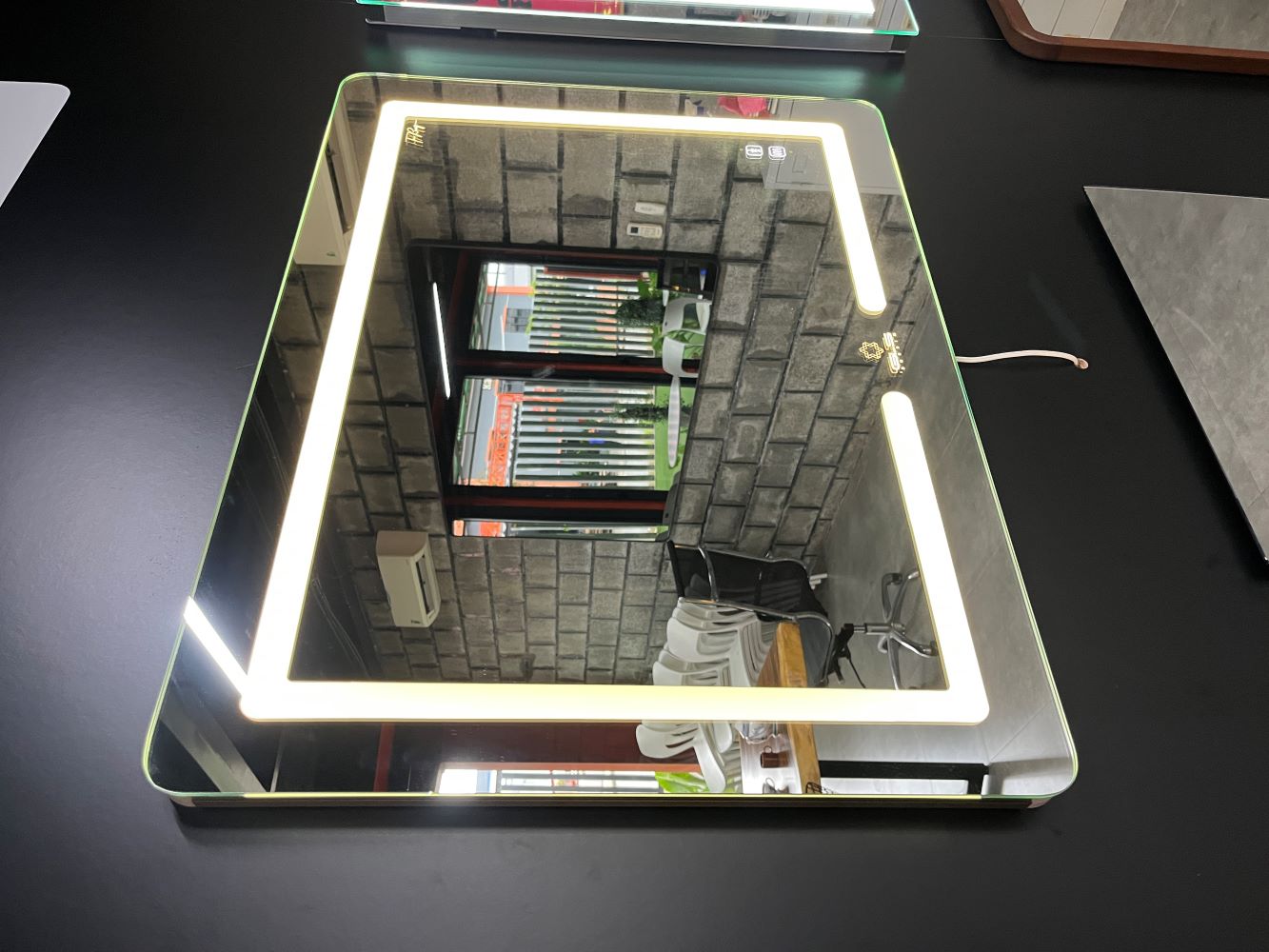 Gương Led GLS BQ35R68 chữ nhật ngang 80x60cm