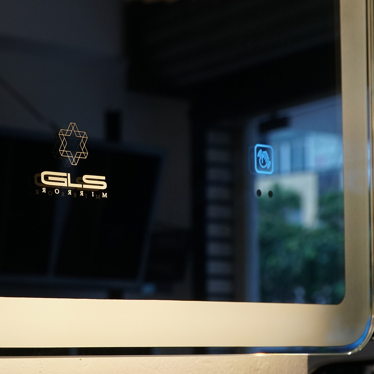 Gương led chữ nhật 50x70cm GLS M35R36 ánh sáng ngoài hoa văn