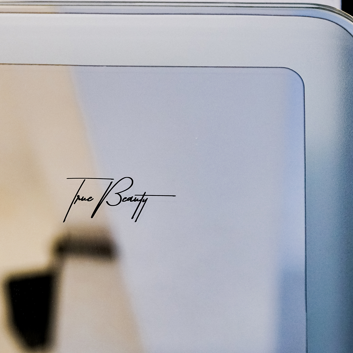 Gương led chữ nhật 50x70cm GLS M35R36 ánh sáng ngoài hoa văn