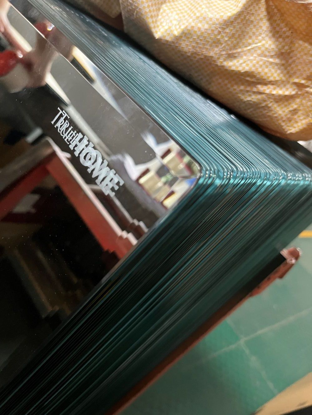 Gương trơn GLS HS00R31 chữ nhật đứng 50x70cm vát cạnh