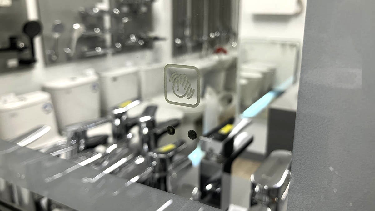 Gương led vuông 60x60cm GLS ánh sáng trong khung viền nhôm