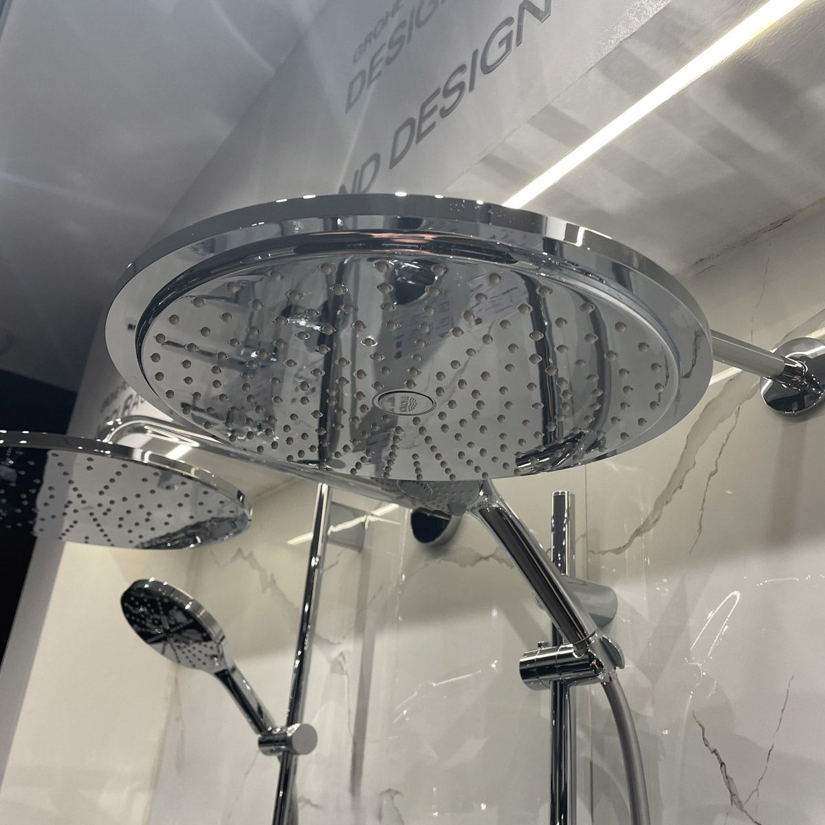 Bộ bát sen tắm gắn tường Rainshower Cosmopolitan 310 GROHE 26056000