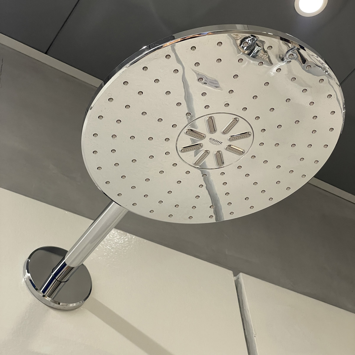 Bộ sen âm tường ổn nhiệt với bát sen GROHE 34705000