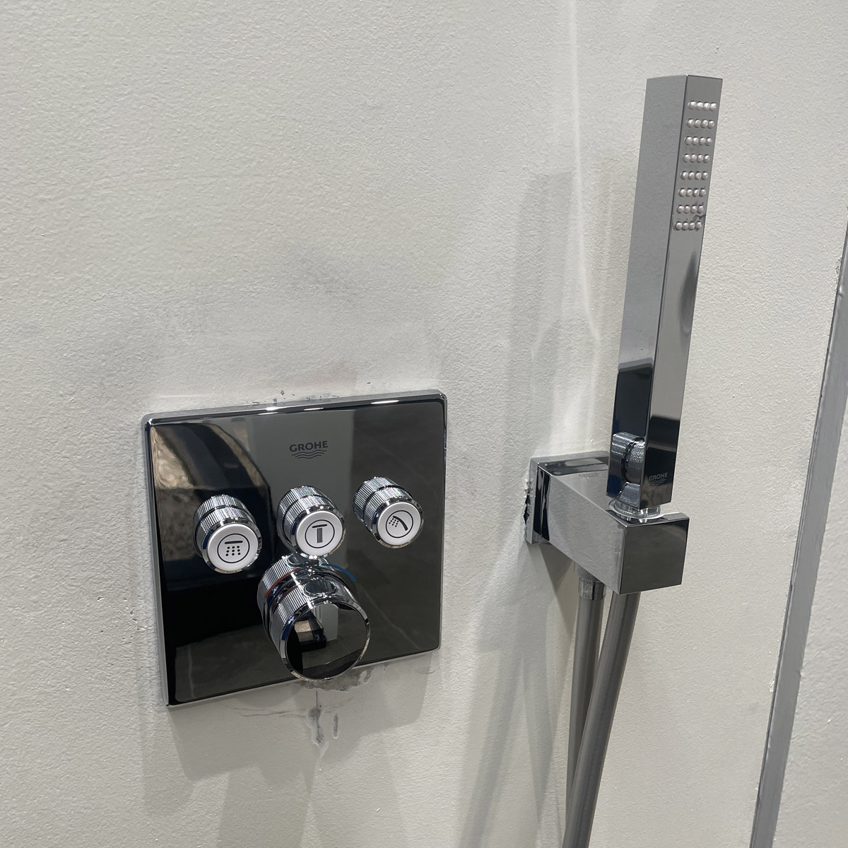 Bộ sen âm tường ổn nhiệt với bát sen GROHE 34706000