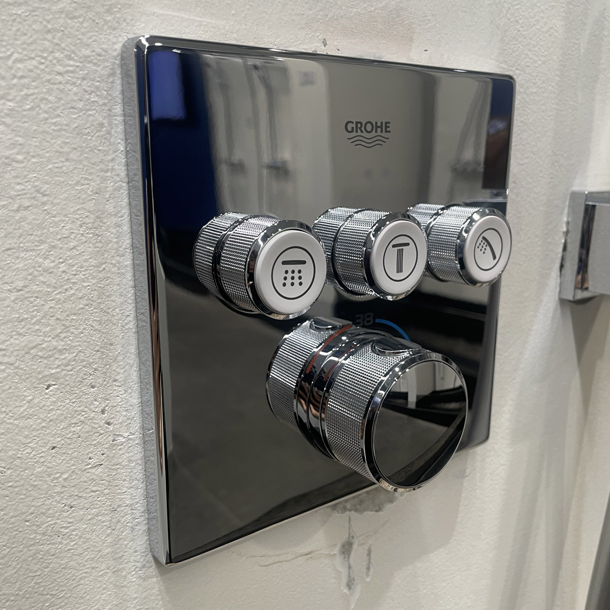 Bộ sen âm tường ổn nhiệt với bát sen GROHE 34706000