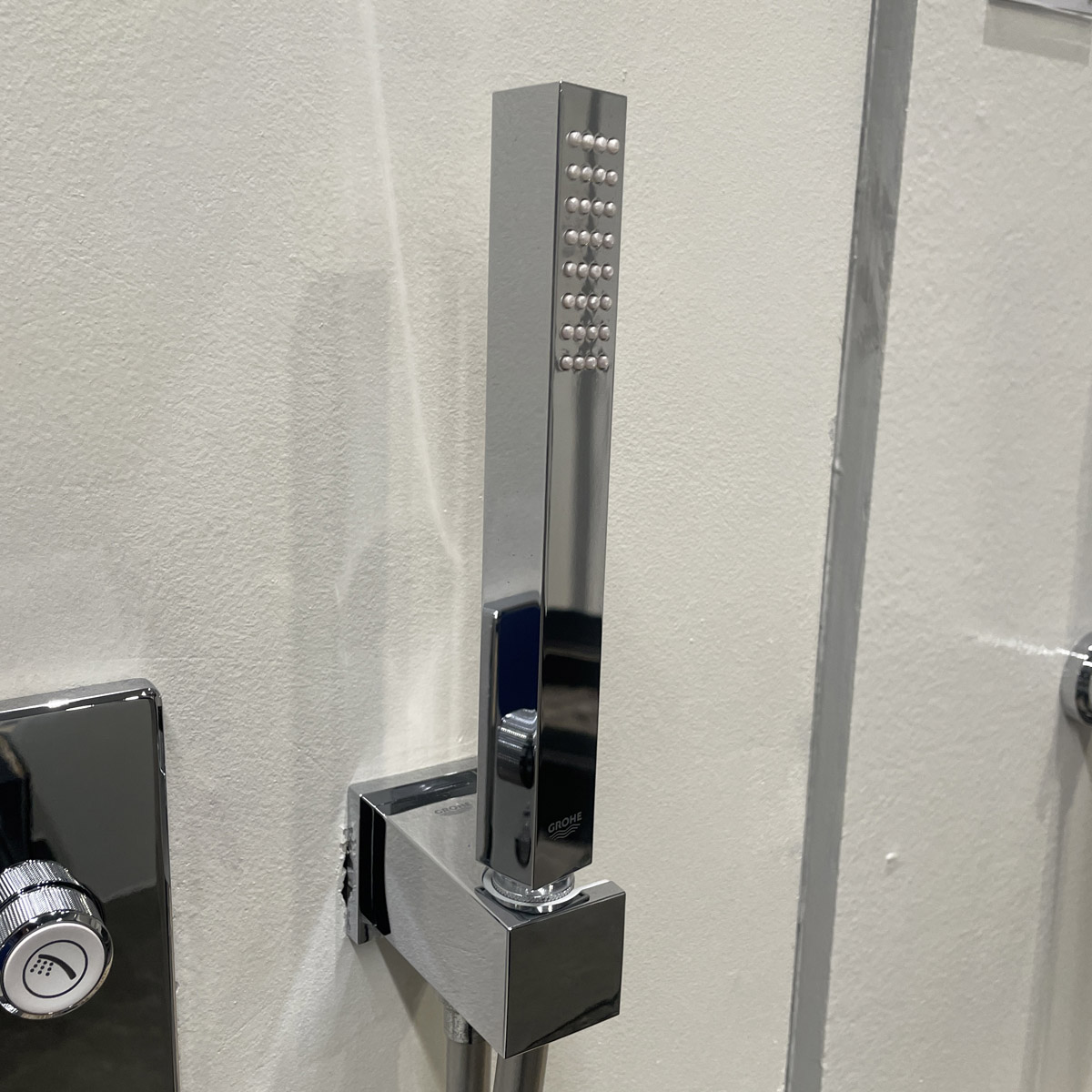 Bộ sen âm tường ổn nhiệt với bát sen GROHE 34706000