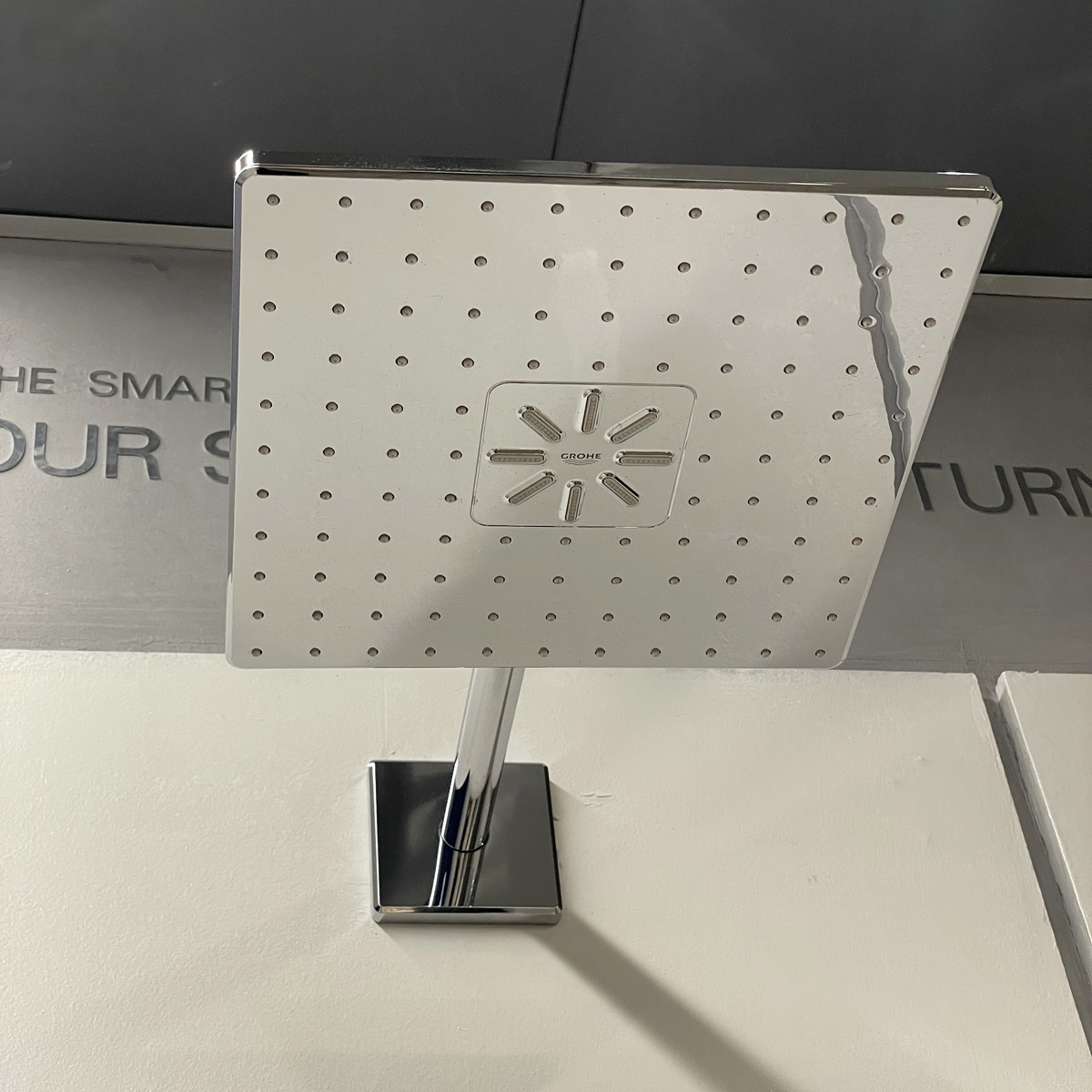 Bộ sen âm tường ổn nhiệt với bát sen GROHE 34706000