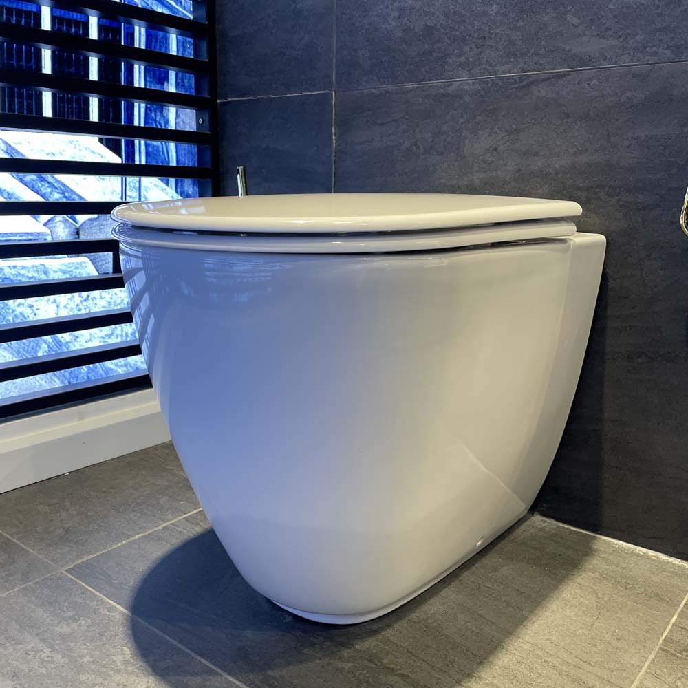 Thân bồn cầu đặt sàn Essence GROHE 3957300H