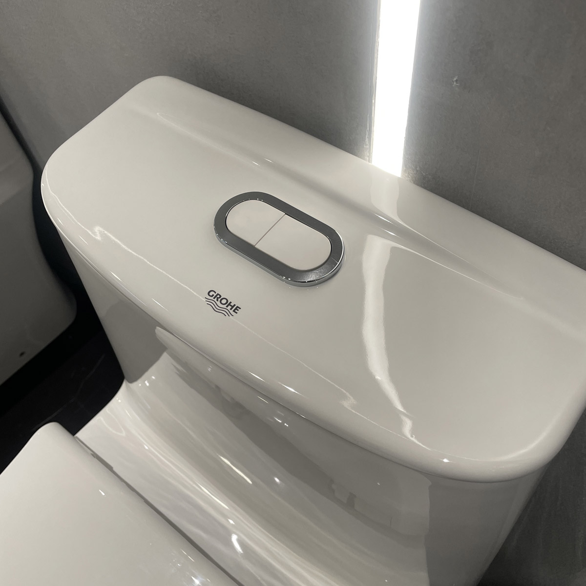 Bồn cầu 1 khối Bau Ceramic GROHE 39990000