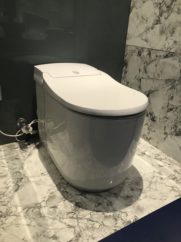 Bồn cầu đặt sàn điện tử Sensia Arena GROHE 39355SH0