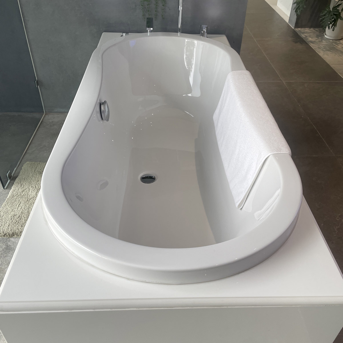 Bồn tắm xây 1m8 Eurobath Grohe 39151000