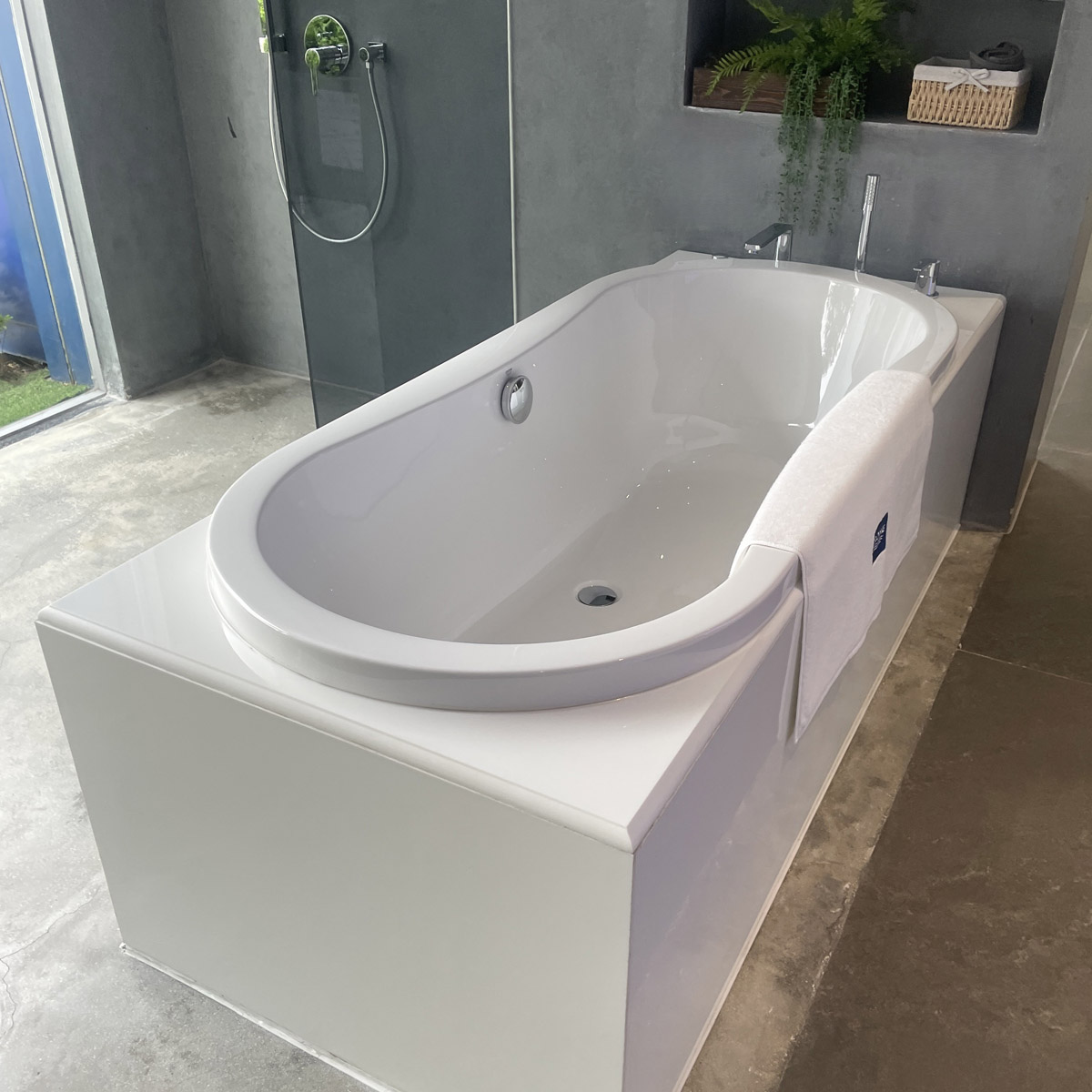 Bồn tắm xây 1m8 Eurobath Grohe 39151000