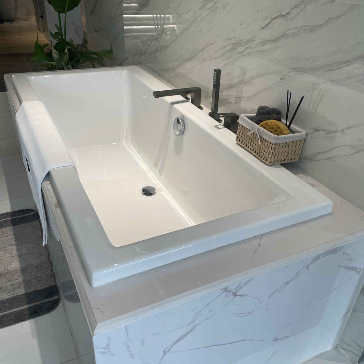 Bồn tắm xây 1m8 Eurocube Grohe 39159000