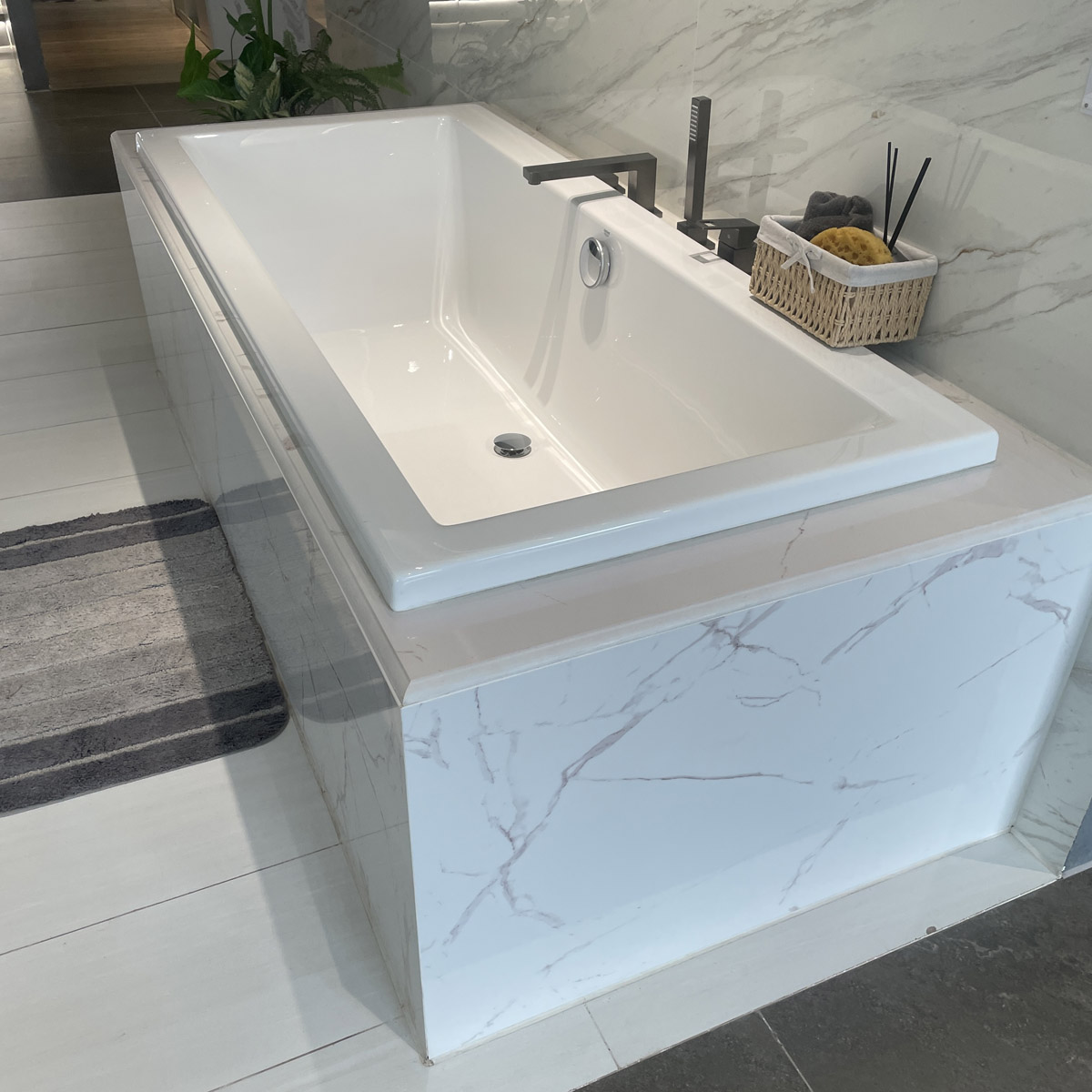 Bồn tắm xây 1m8 Eurocube Grohe 39159000