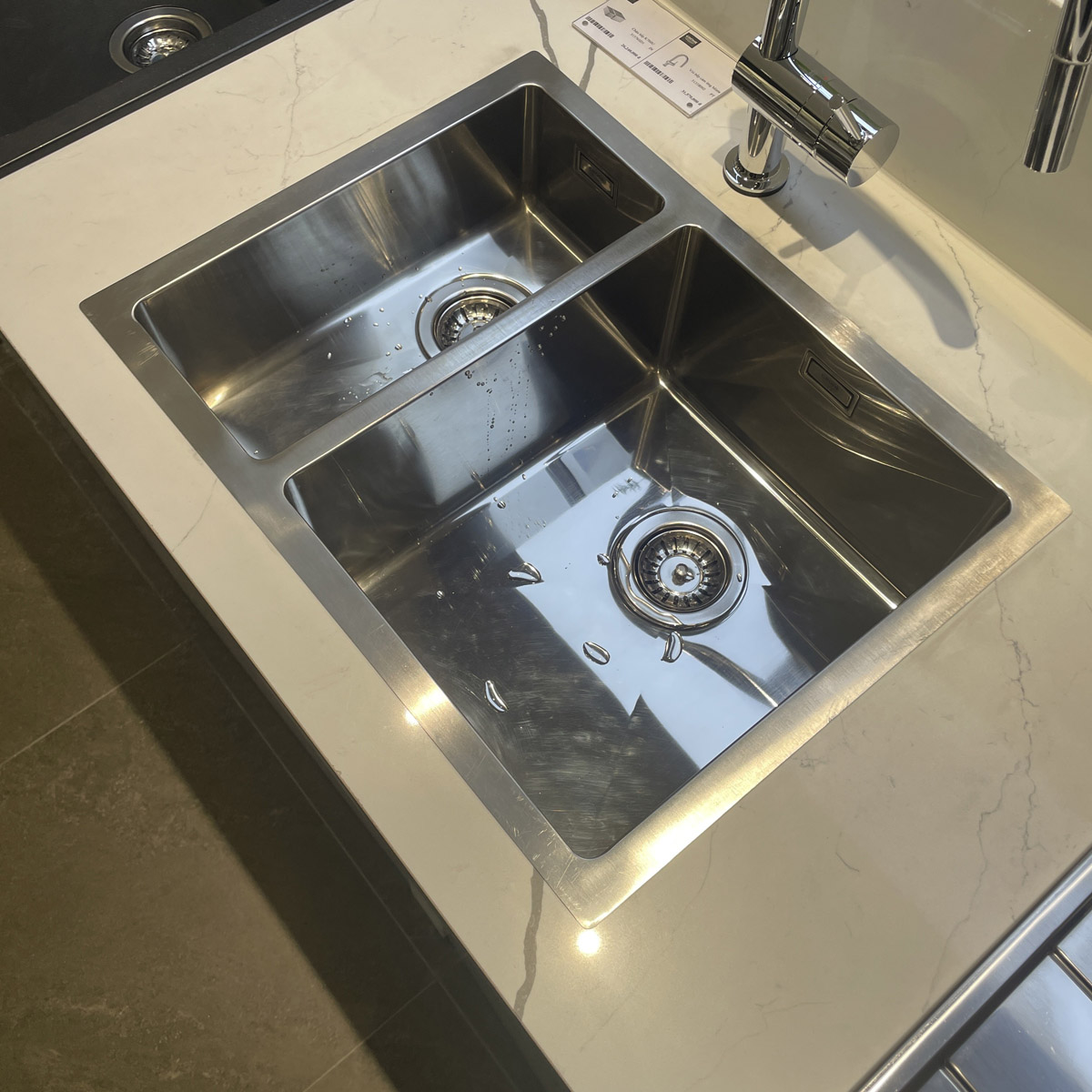 Chậu rửa chén 2 hộc K700U GROHE 31576SD1