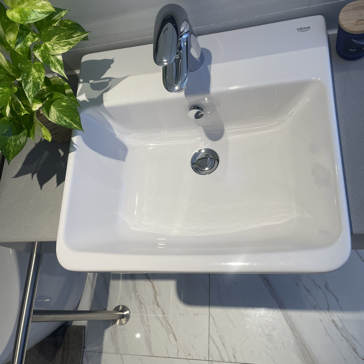 Chậu rửa lavabo bán âm bàn Eurocube GROHE 124581